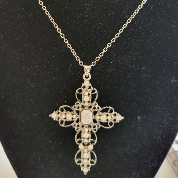 Elegant Cross Pendant Necklace White Color Gems 18" Chain - Picture 6 of 10